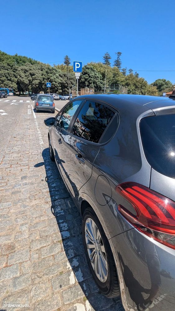 Peugeot 208 1.2 PureTech Signature - 2