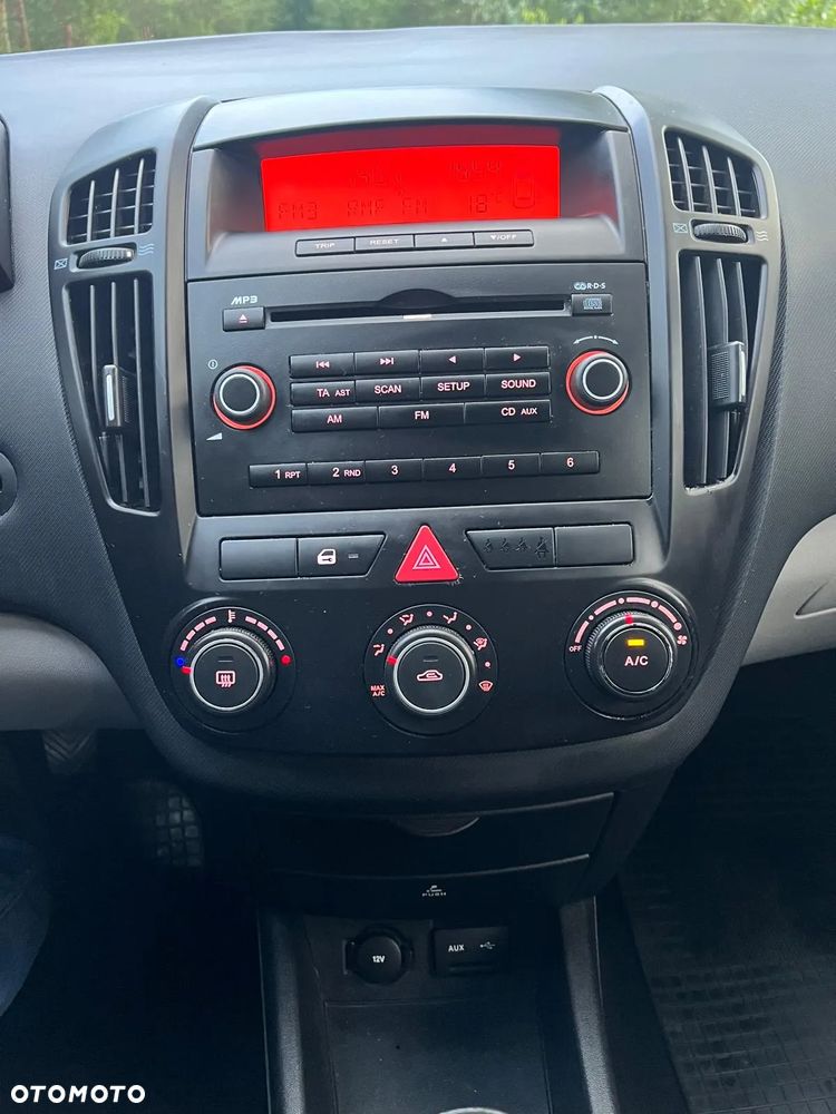 Kia Ceed 1.6 Comfort - 12