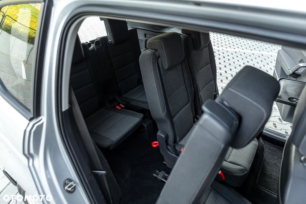 Volkswagen Touran - 33