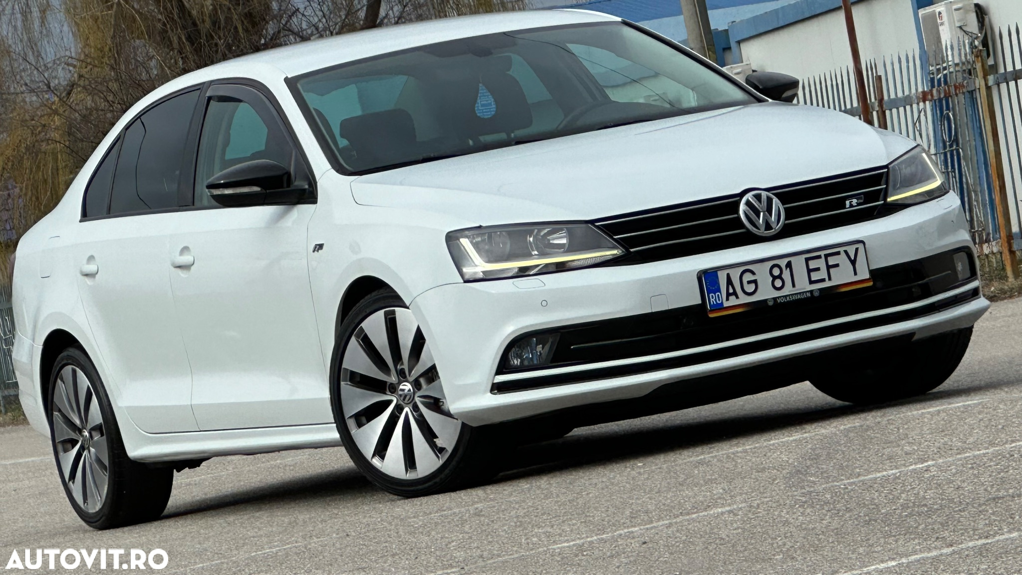 Volkswagen Jetta 2.0 TDI DSG Highline - 32