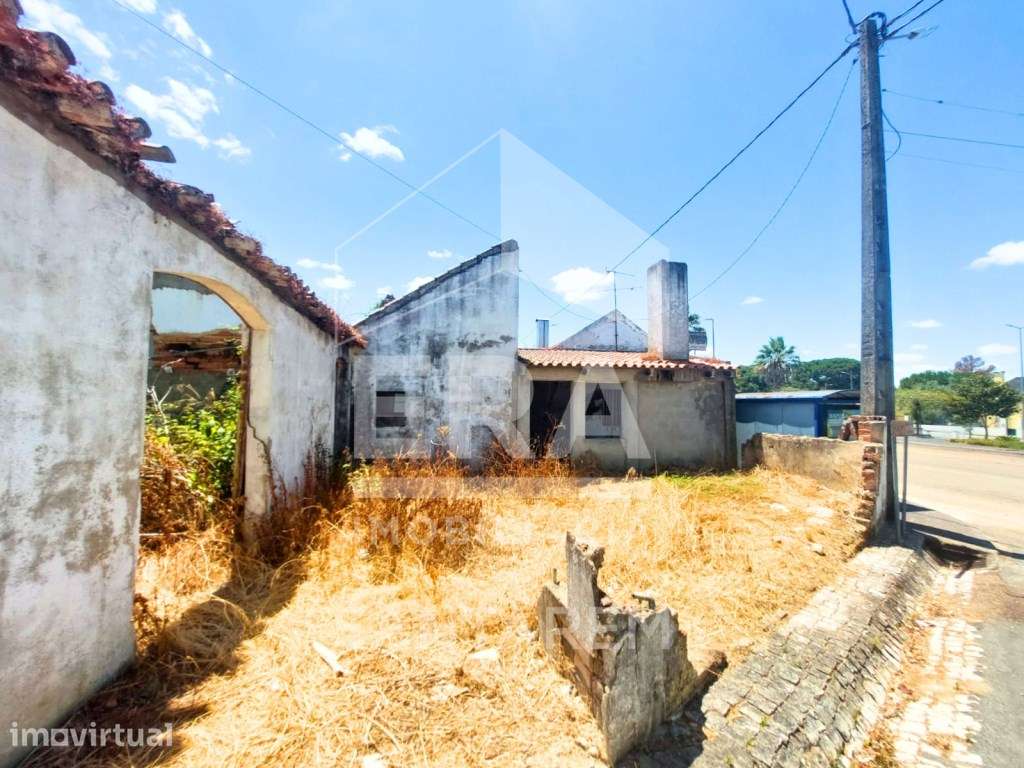Moradia para Recuperar localizada na Raposa - Grande imagem: 2/7