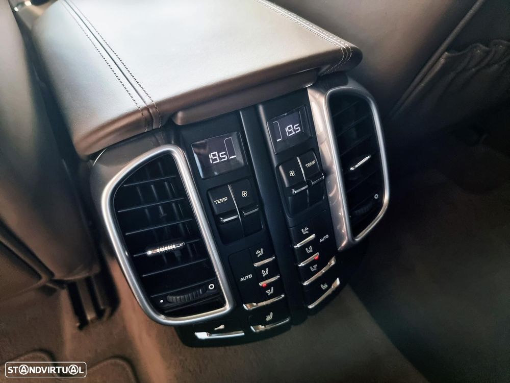 Porsche Cayenne Turbo - 19