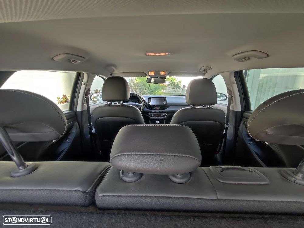 Hyundai i30 1.6 CRDI Comfort+Navi - 15