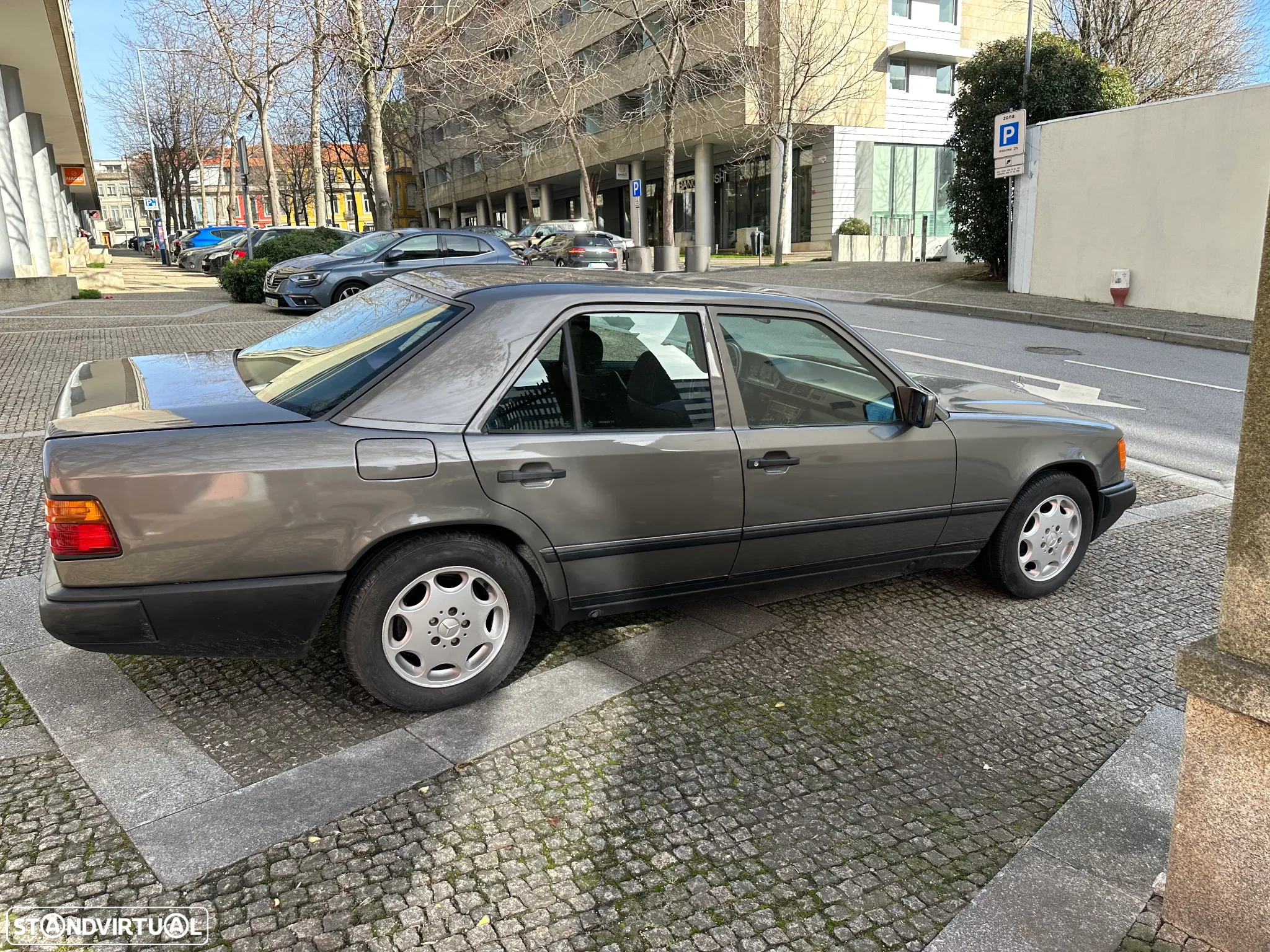 Mercedes-Benz E 230 - 11