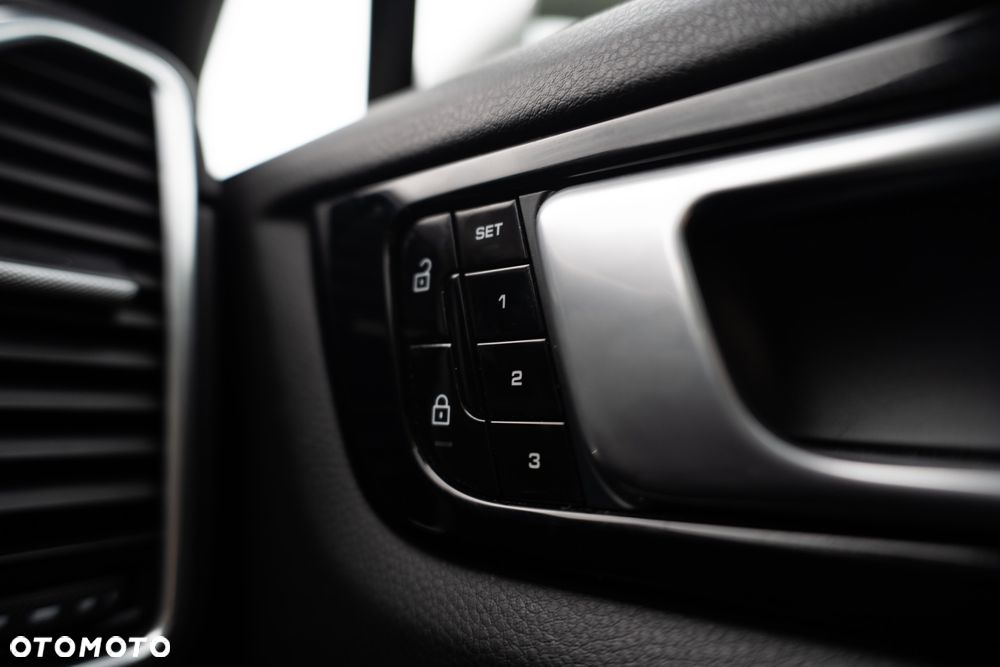 Porsche Cayenne Tiptronic S - 24