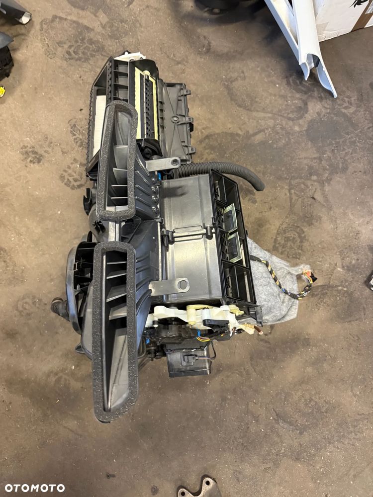 SKODA OCTAVIA III LIFT NAGRZEWNICA KOMPLENTA 5Q1816005AE