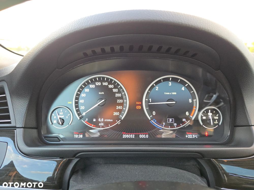 BMW Seria 5 525d xDrive Sport-Aut - 22