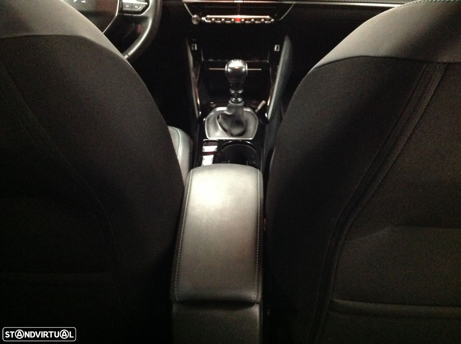 Peugeot 208 1.2 PureTech Allure - 29
