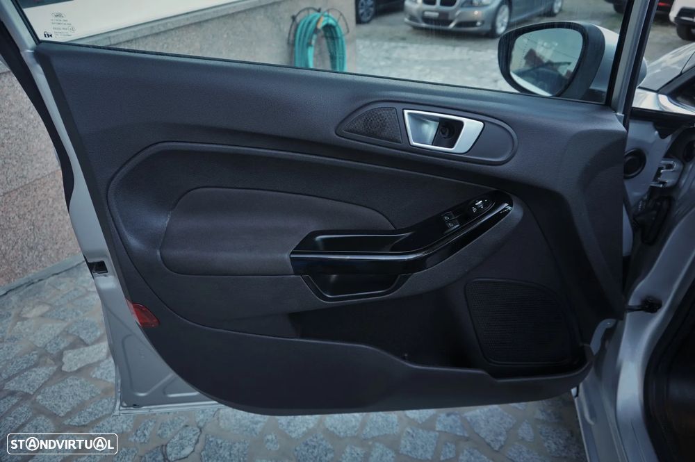 Ford Fiesta 1.5 TDCi Titanium - 10
