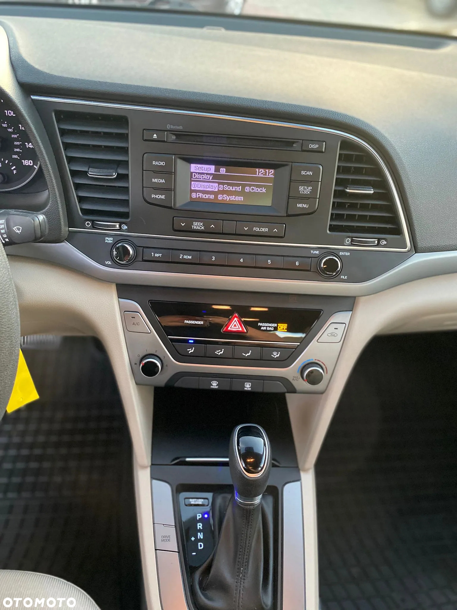 Hyundai Elantra - 23