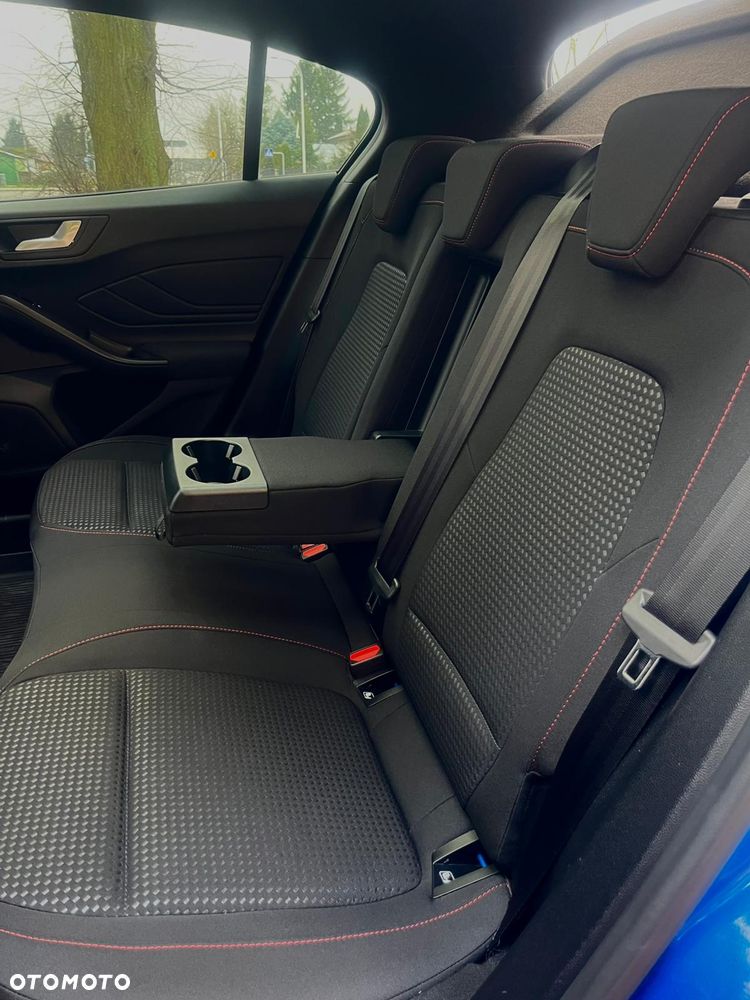 Ford Focus 1.0 EcoBoost ST-Line X - 31