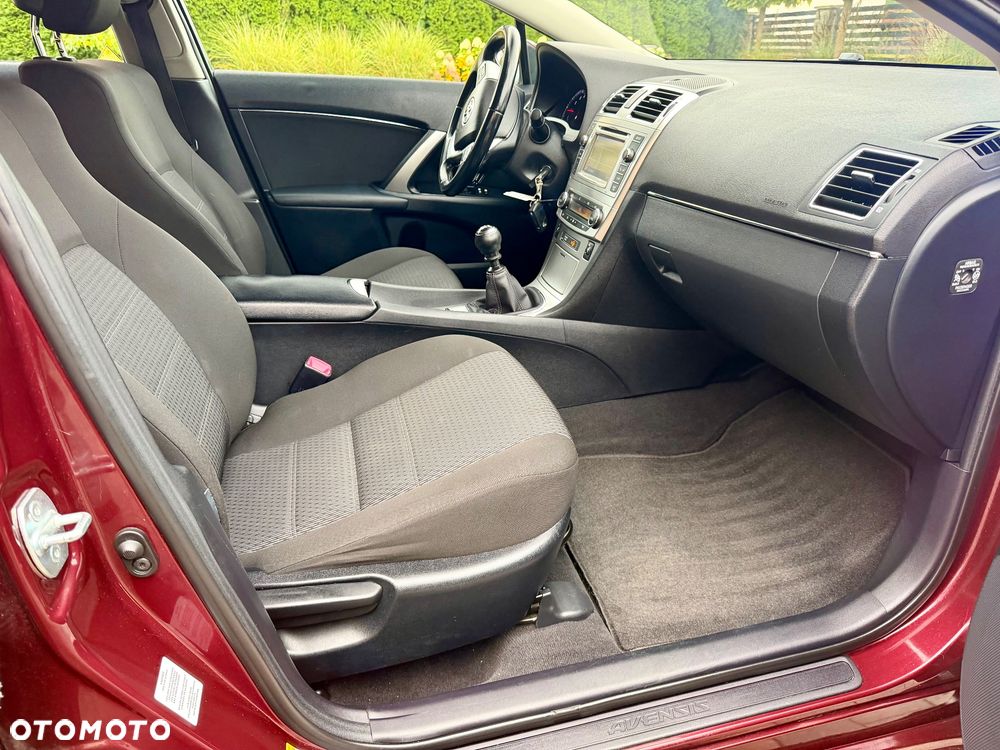 Toyota Avensis 1.8 Sol NAVI - 26