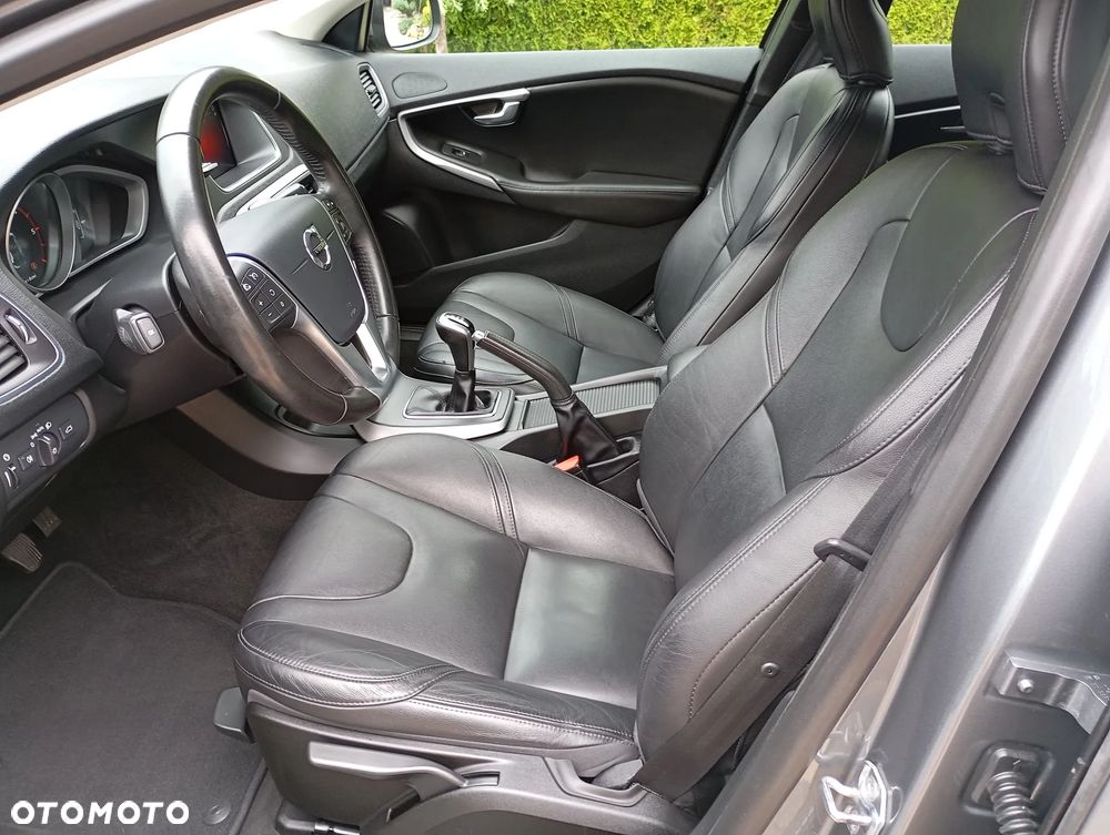 Volvo V40 D2 Momentum - 25