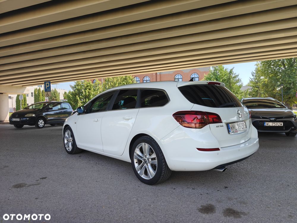 Opel Astra 2.0 CDTI Cosmo - 4