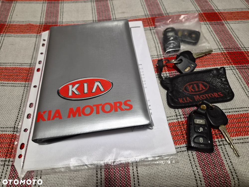 Kia Carens - 36