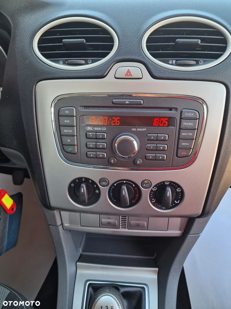 Ford Focus 1.6 Ghia - 28