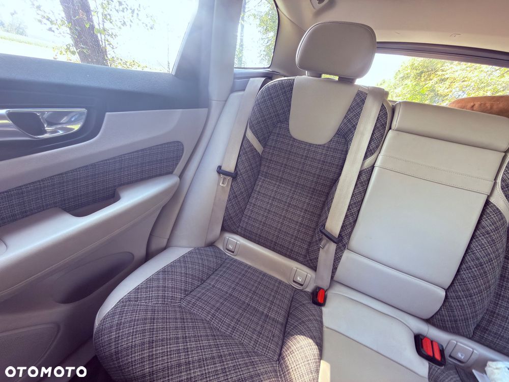Volvo XC 60 B4 D AWD Momentum Pro - 2