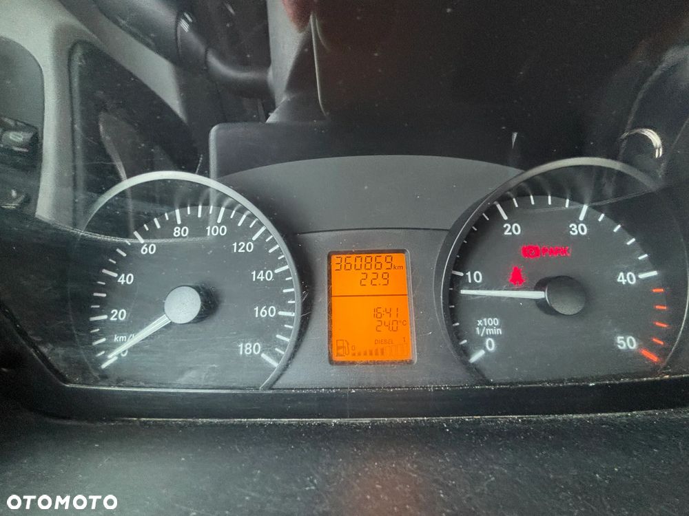 Mercedes-Benz Sprinter - 14