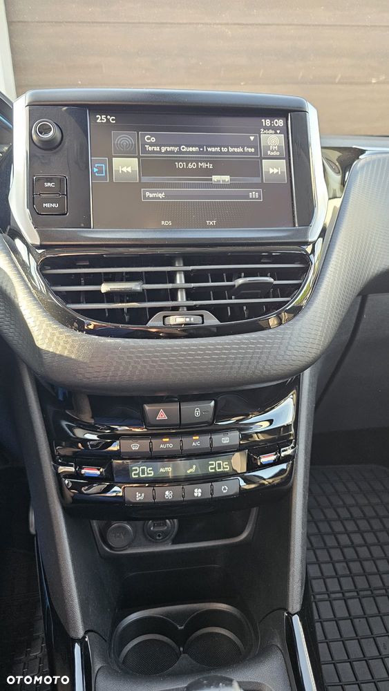 Peugeot 2008 1.2 Pure Tech GPF Allure S&S - 17