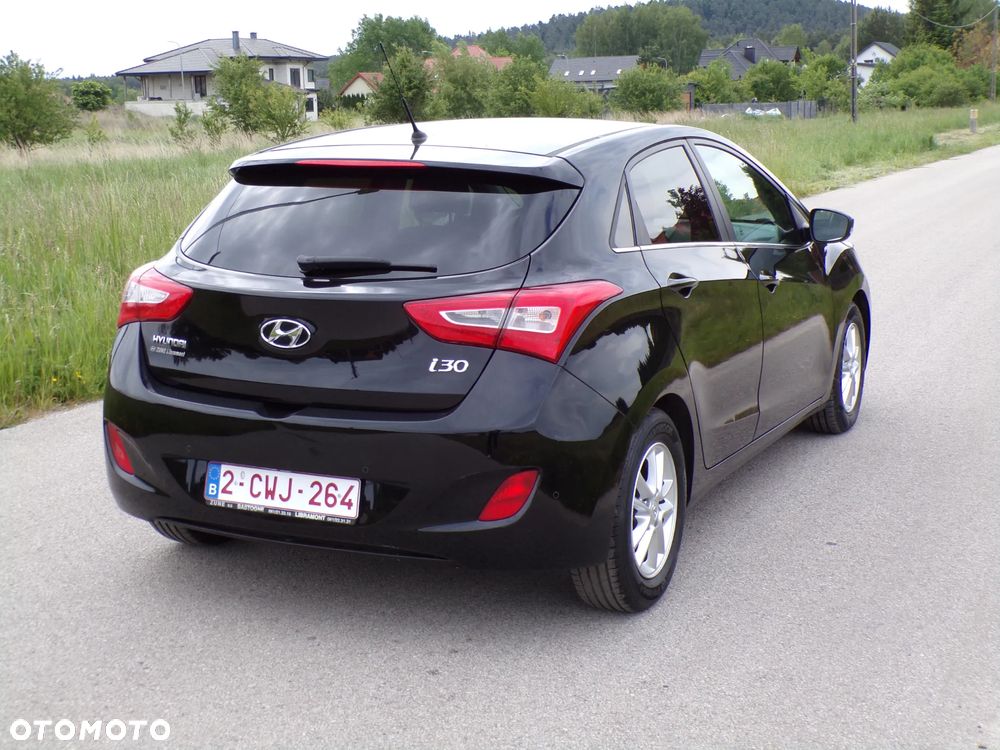 Hyundai i30 blue 1.6 CRDi Passion - 9
