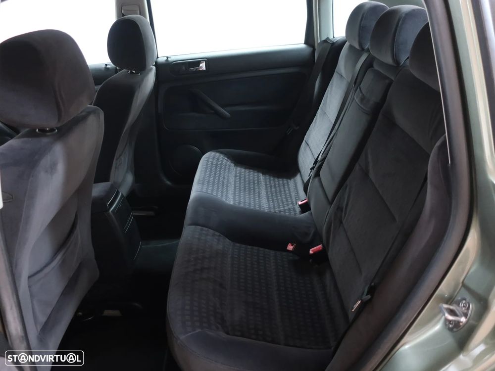 VW Passat 1.9 TDi Confortline - 13