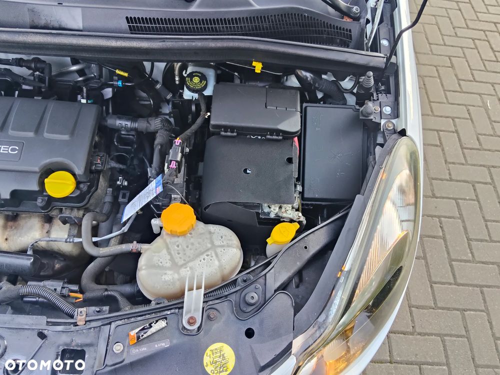 Opel Corsa 1.2 16V Enjoy - 36