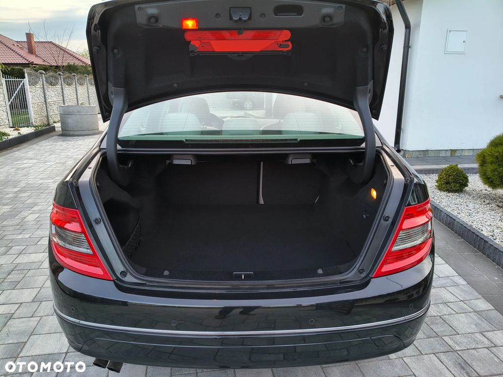 Mercedes-Benz Klasa C 180 Kompressor BlueEFFICIENCY Avantgarde - 23