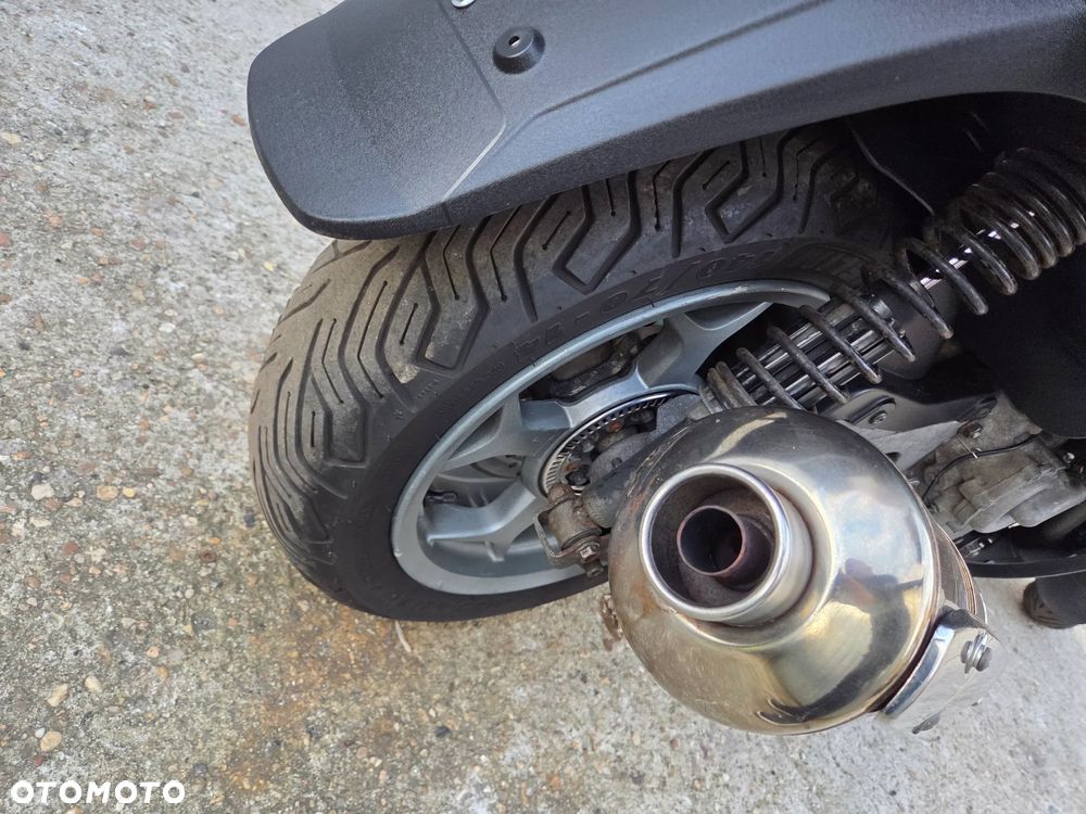 Piaggio MP-3 - 19