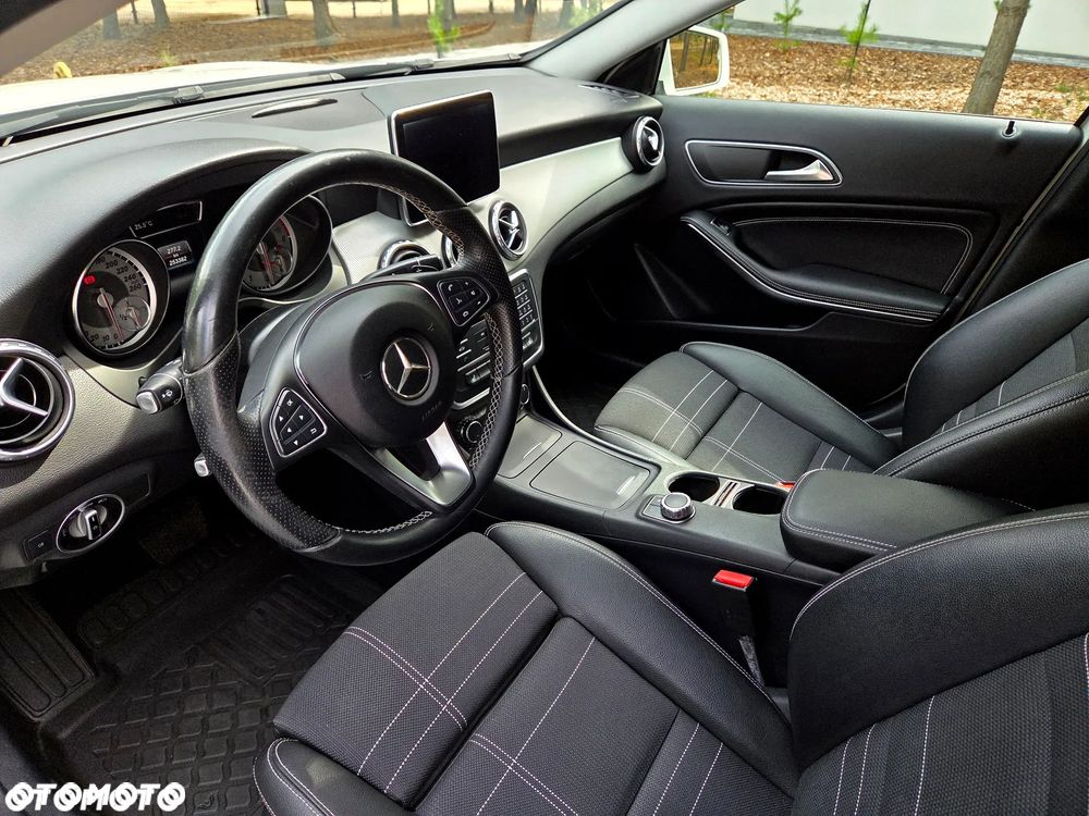 Mercedes-Benz GLA - 9