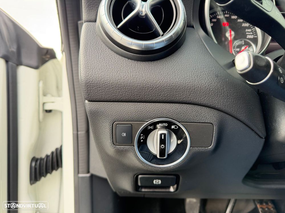 Mercedes-Benz CLA 180 d Shooting Brake AMG Line - 28