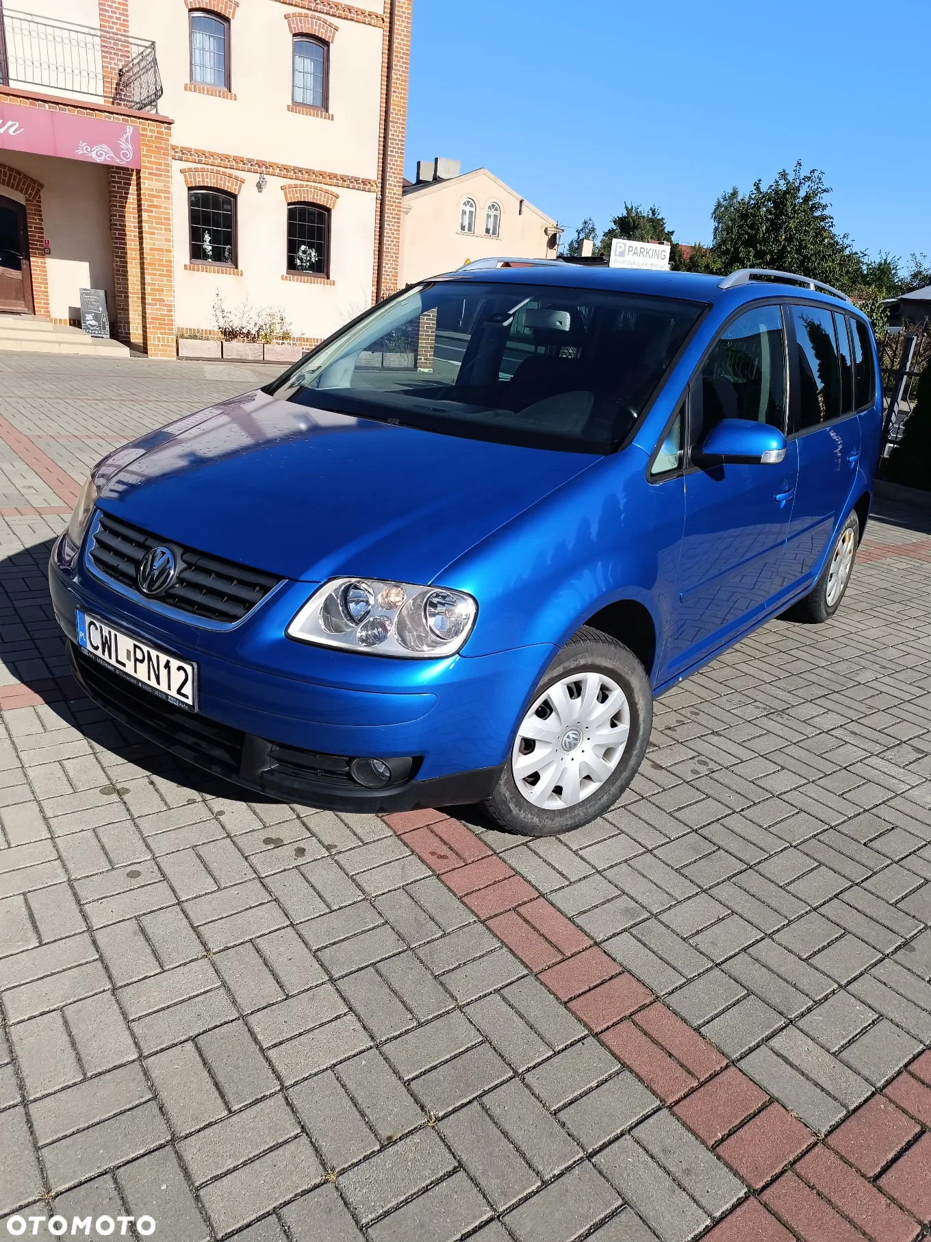 Volkswagen Touran 2.0 TDI Trendline DSG - 2