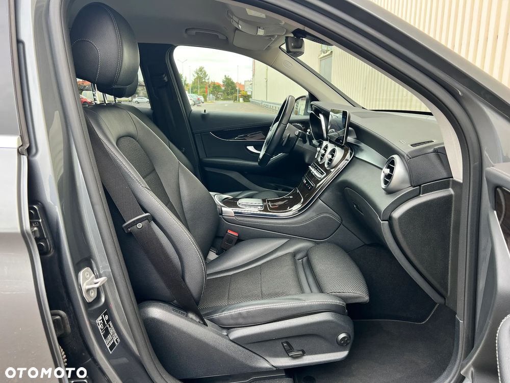 Mercedes-Benz GLC 200 4Matic 9G-TRONIC AMG Line - 19