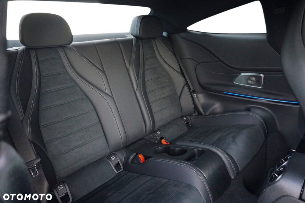 Mercedes-Benz CLE 300 mHEV 4-Matic AMG Line - 13