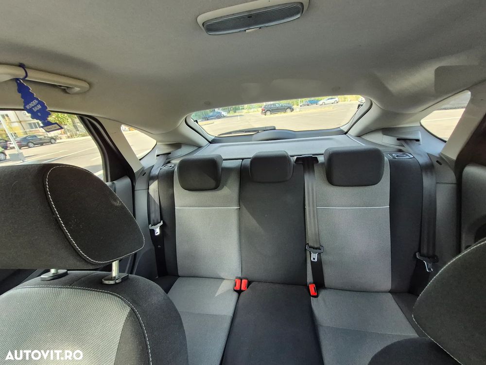 Ford Focus 1.6 TDCI DPF Titanium - 13