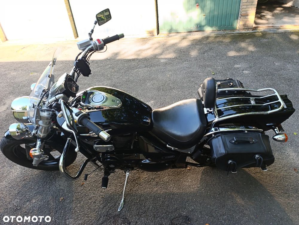 Suzuki Intruder - 10