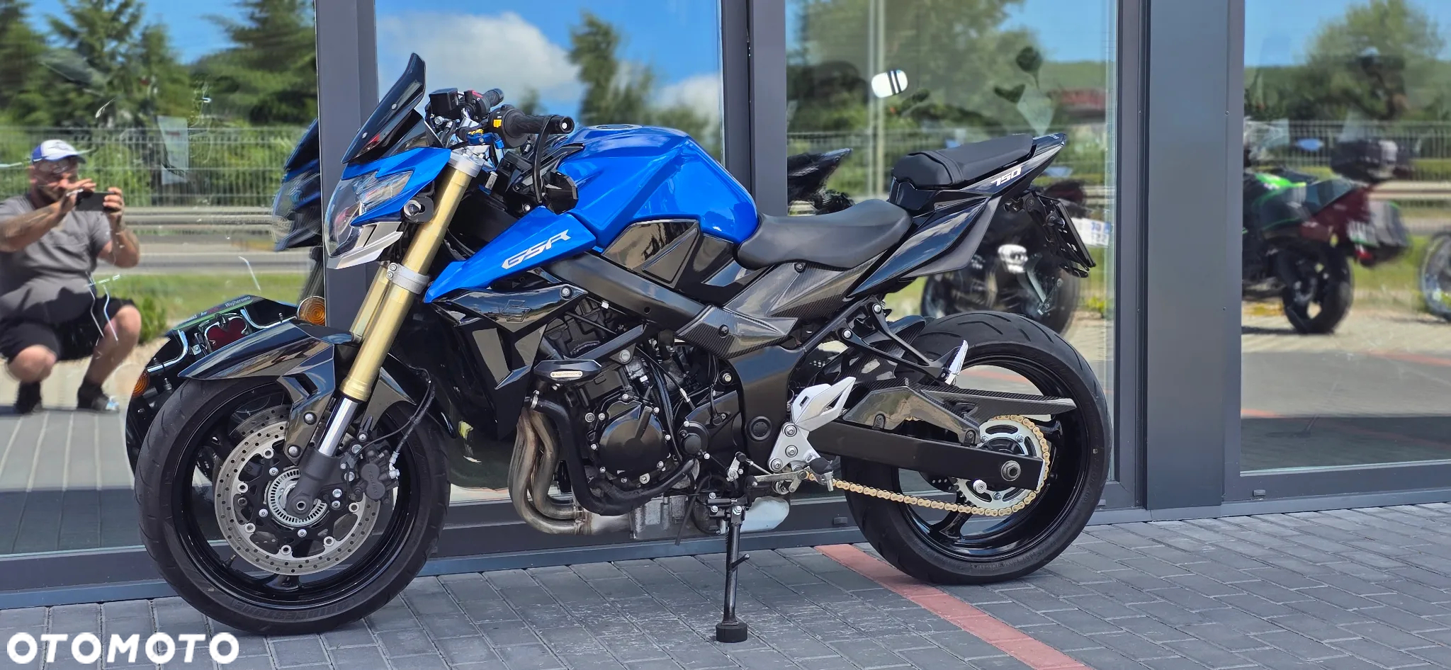 Suzuki GSR - 22