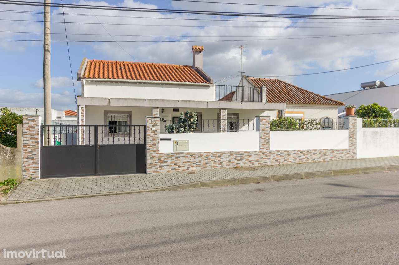 Moradia T2 com piscina e com Anexo T1 em Fernão Ferro, Seixal - Grande imagem: 3/30