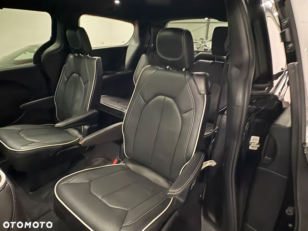 Chrysler Pacifica - 18