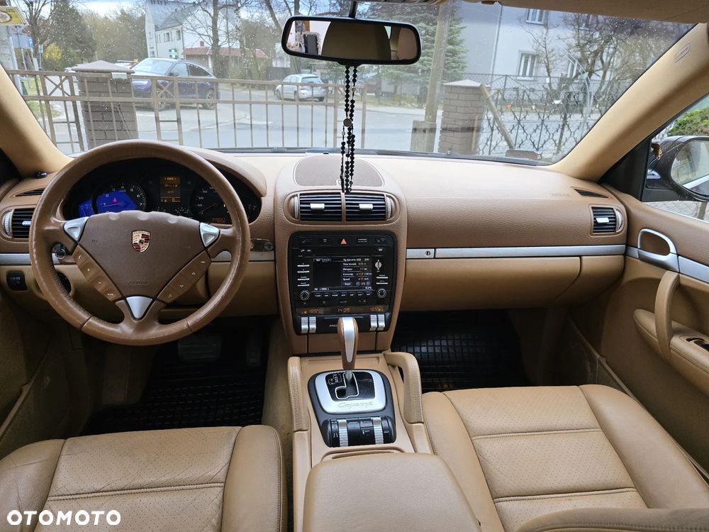 Porsche Cayenne - 15