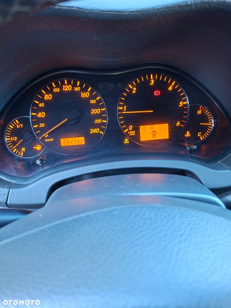 Toyota Avensis 2.0 D-4D Premium - 3