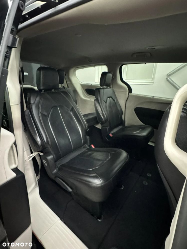Chrysler Pacifica - 25