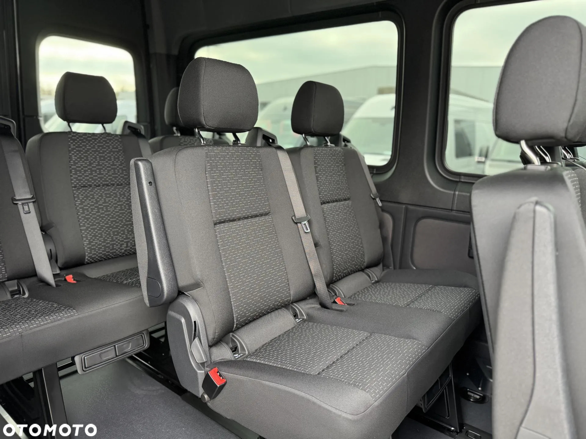 Mercedes-Benz Sprinter - 10