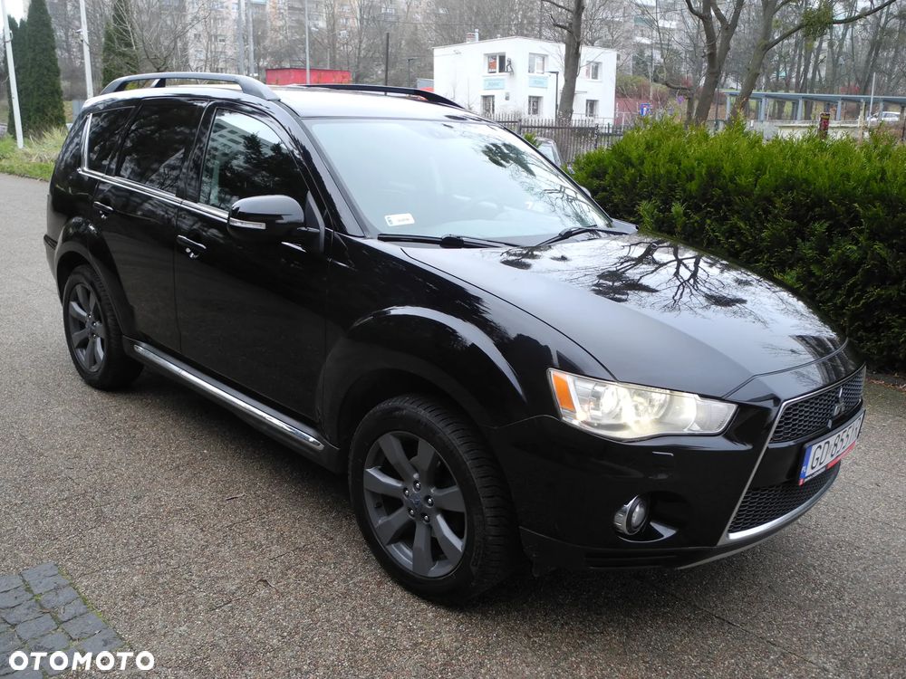 Mitsubishi Outlander - 2
