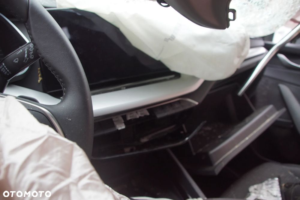 Auto na części - Skoda Octavia IV Lift 1.5 TSI 150 KM DXDB WGS LF7C 2024R Drzwi Zderzak Lampa Lusterko Klamka Szyba Deska Kokpit Sterownik Moduł Czujnik Licznik Wyświetlacz Panel Kierownica - 14
