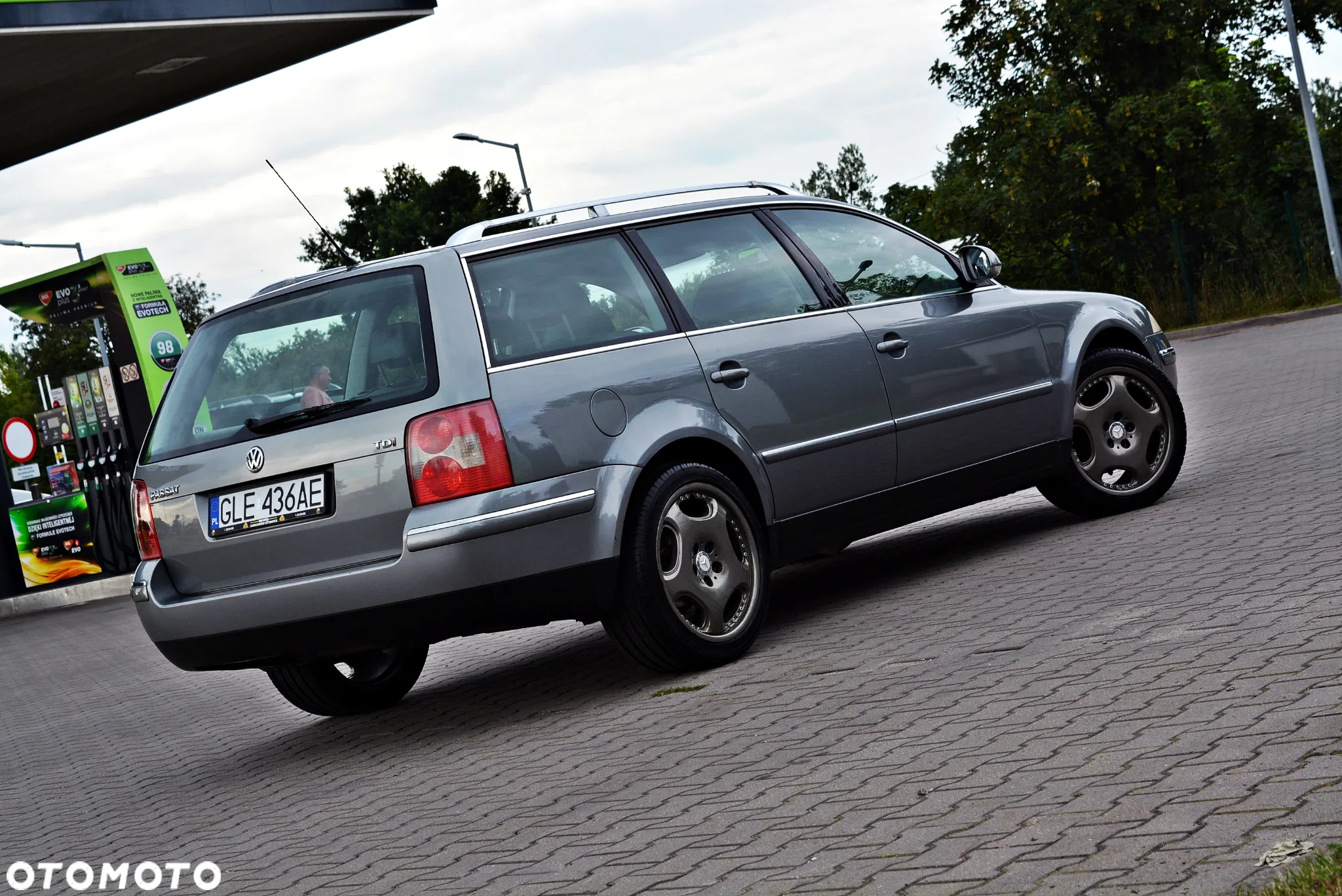 Volkswagen Passat 1.9 TDI Highline - 2