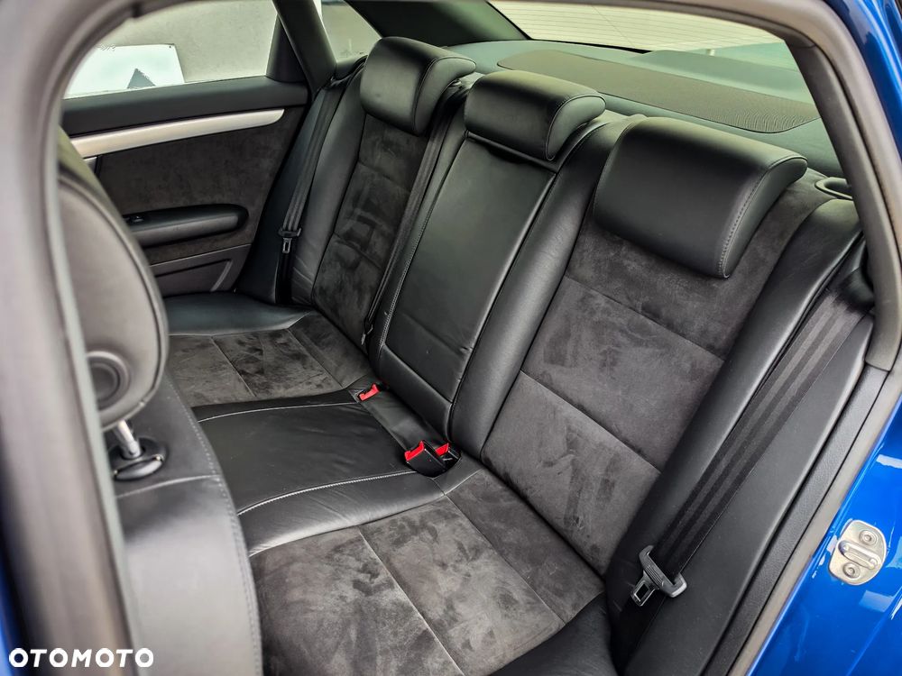Audi A4 Limousine - 15