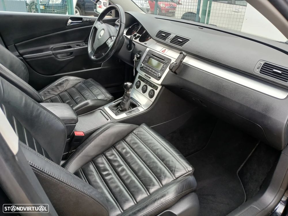 VW Passat 2.0 TDI Highline - 24