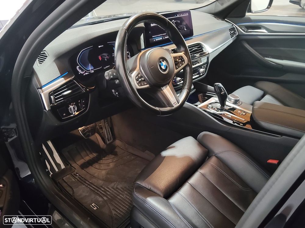 BMW 530 e Pack Desportivo M - 8