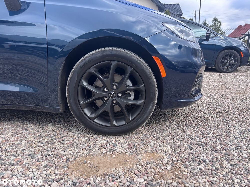 Chrysler Pacifica - 3