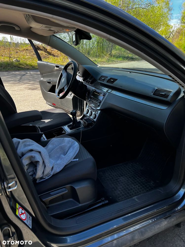 Volkswagen Passat 1.9 TDI DPF BlueMotion - 16